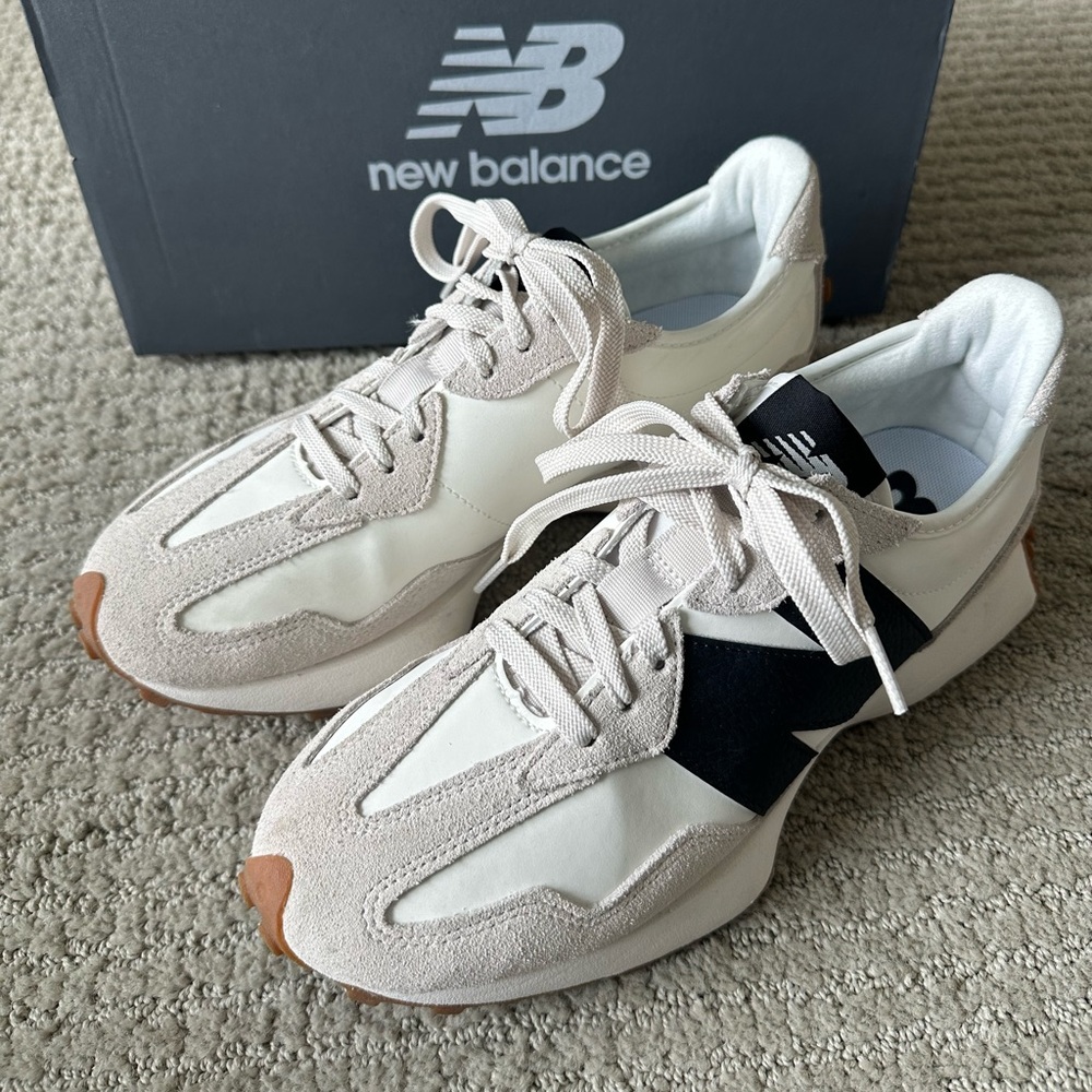 New Balance 327 size 9 - moonbeam with black